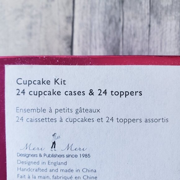 NWT - Meri Meri Cupcake Kit, 24 Cupcake Cases with 24 Heart Toppers - Picture 4 of 5